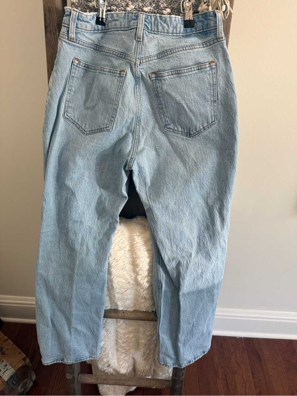 Light Wash Distressed Ripped Knee Jeans - Picture 3 of 3